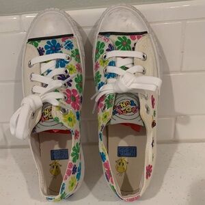 KEDS.  Vintage 80's -90's  Looney Tunes  Keds sneakers..good used shape  sz 7.5